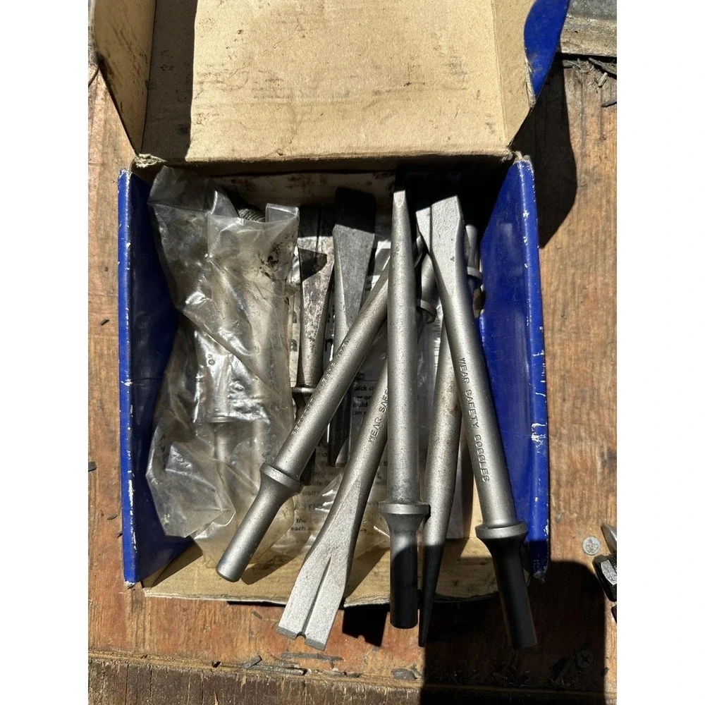 Campbell Hausefield Short Barrel Air Hammer Chisel With Chisels